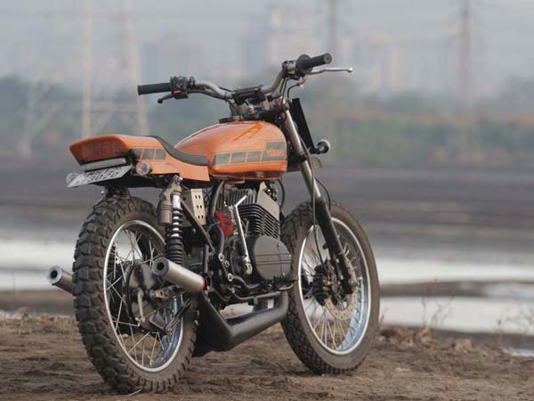 Sun Chaser — A Custom Yamaha RD350 By JC Moto