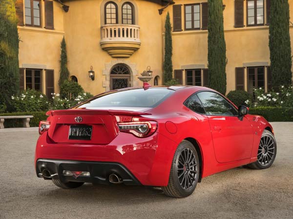 Watch Tata Racemo Vs. Toyota GT86 Drag Race In The Virtual World Watch Tata Racemo Vs. Toyota GT86 Drag Race In The Virtual World