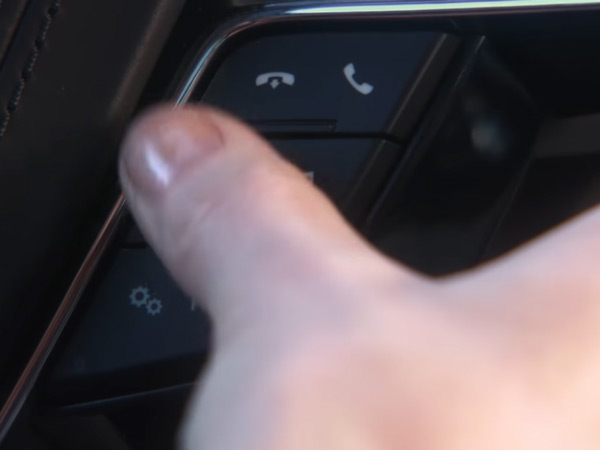 Lincoln's New Head-Up Display Uses Movie Theatre Tech