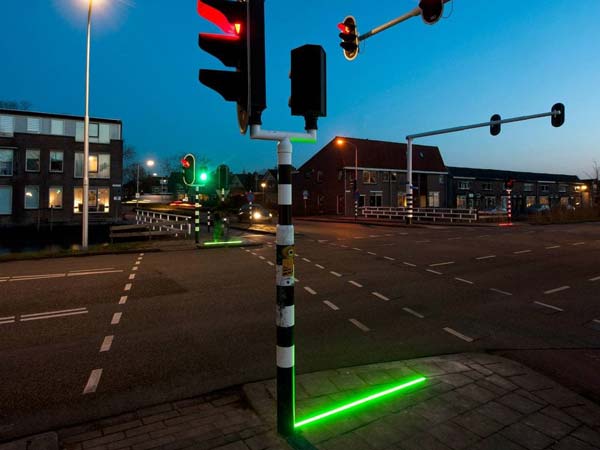 This Town Put Traffic Lights On The Ground For Smartphone-Addicted People