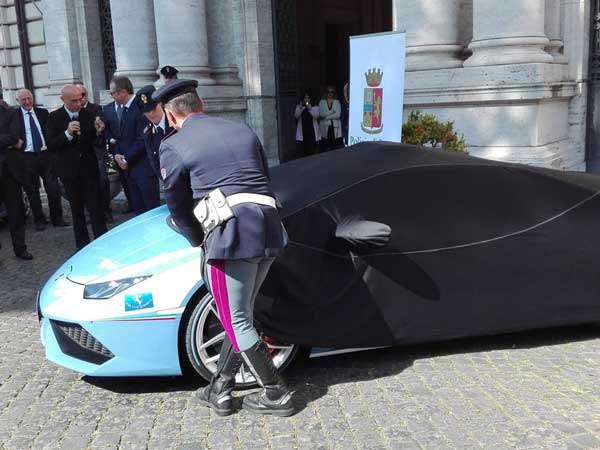 Italian Police Gets A New Lamborghini Huracan