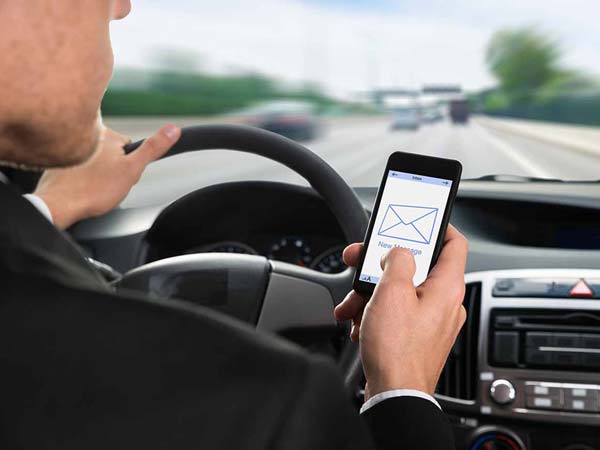 Apple Has Patented A New Technology To Stop People From Texting And Driving