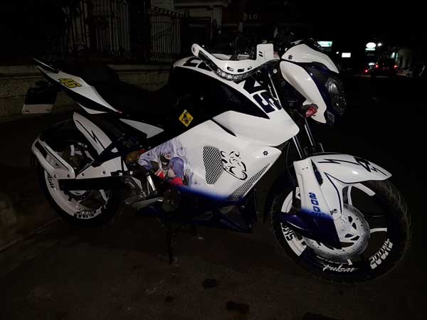 This Pulsar 200NS Gets A Loud Mod Job This Pulsar 200NS Gets A Loud Mod Job