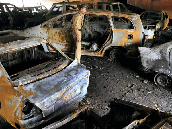 15 Cars Burnt Due To Intense Heat In Parking Lot; Tarpaulin Sheets Blamed 15 Cars Burnt Due To Intense Heat In Parking Lot; Tarpaulin Sheets Blamed