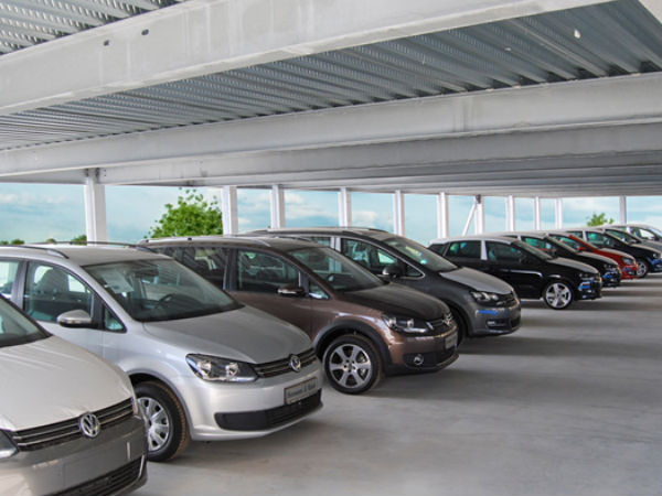 15 Cars Burnt Due To Intense Heat In Parking Lot; Tarpaulin Sheets Blamed 15 Cars Burnt Due To Intense Heat In Parking Lot; Tarpaulin Sheets Blamed