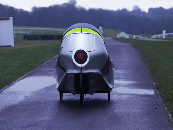 Iris e-Trike Prototype Sits On A Large Crash Helmet