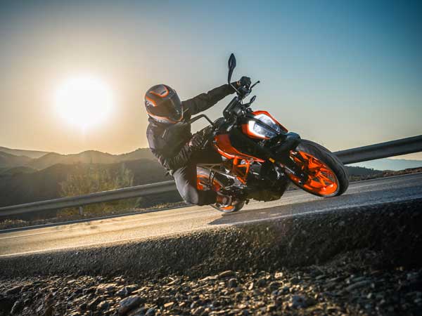 2017 KTM Duke 390 White Paint Limited Edition Launched In India
