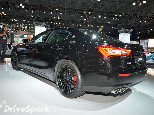 2017 New York Auto Show: Maserati Ghibli Nerissimo All-Black Edition Revealed