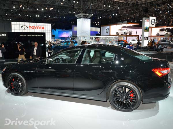 2017 New York Auto Show: Maserati Ghibli Nerissimo All-Black Edition Revealed