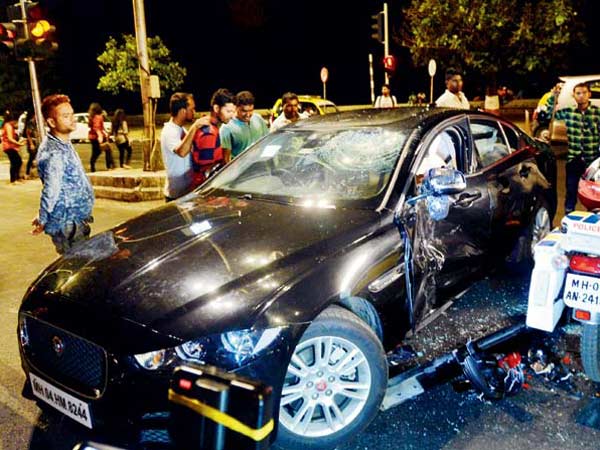Honda CBR 250R Hits A Jaguar XE In A High-Speed Crash In Mumbai