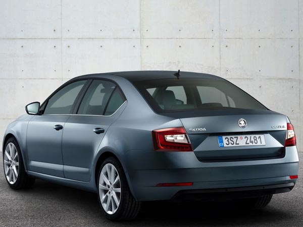 Spy Pics: 2017 Skoda Octavia Spotted Testing In India