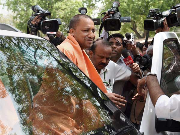 Chief Minister’s Motorcade Car Towed Away For Parking In The Wrong Place