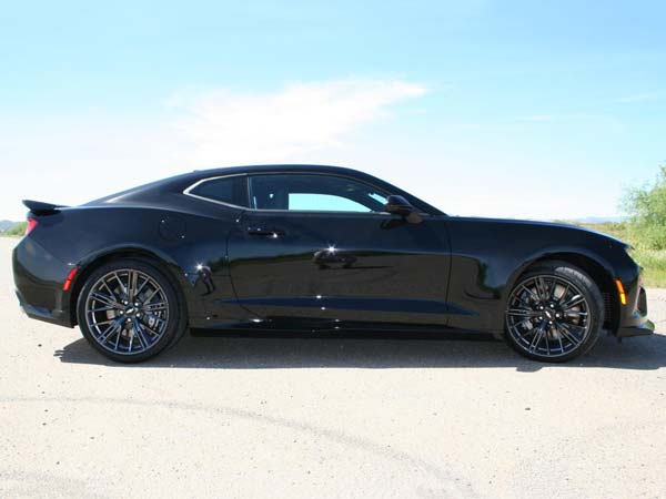 Camaro ZL1 Owner Wraps His Car With 3M Gloss Flip Psychedelic Vinyl Film