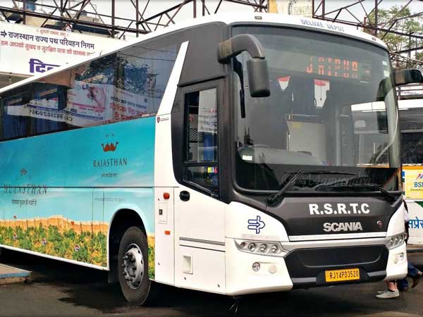 Bus Drivers Ensures Passengers Are Safe Despite Suffering A Heart Attack While Driving