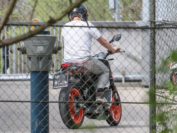 Electric KTM Duke Spied Testing — The KTM E390? 