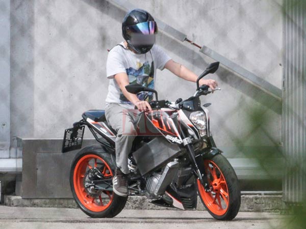 Electric KTM Duke Spied Testing — The KTM E390? 