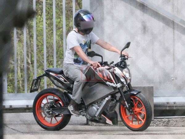 Electric KTM Duke Spied Testing — The KTM E390? 