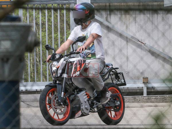 Electric KTM Duke Spied Testing — The KTM E390? 