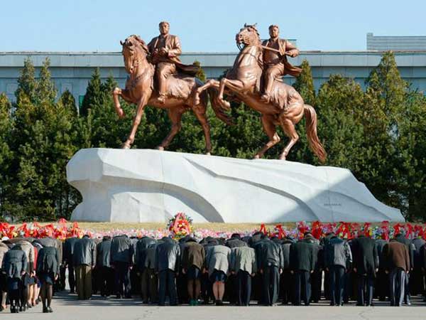 Kim Jong-un Orders Drivers To Slow Down By Statue Of His Dad Kim Jong-un Orders Drivers To Slow Down By Statue Of His Dad