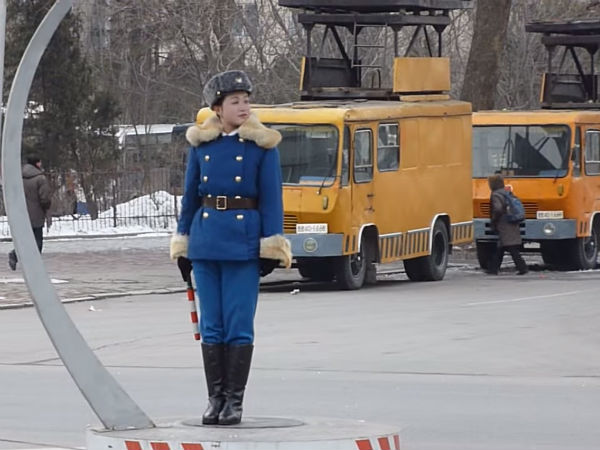 Kim Jong-un Orders Drivers To Slow Down By Statue Of His Dad Kim Jong-un Orders Drivers To Slow Down By Statue Of His Dad