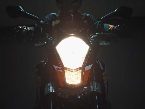 Watch The New KTM Duke 200 Official Video