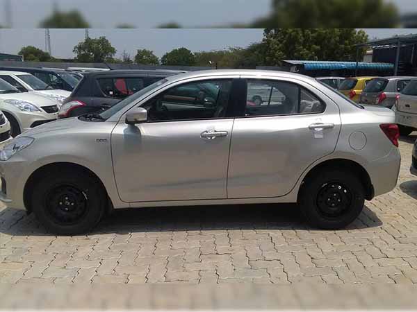 Spy Pics: 2017 Maruti Suzuki Dzire V Trim Spotted At Dealership