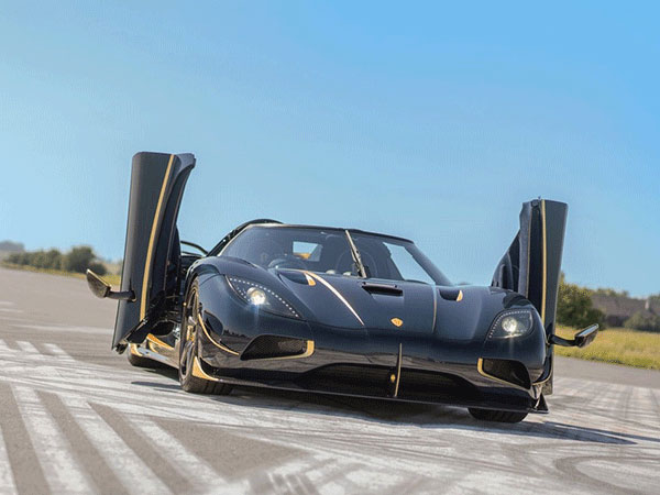 Ultra-Rare Koenigsegg Agera RS Crashes