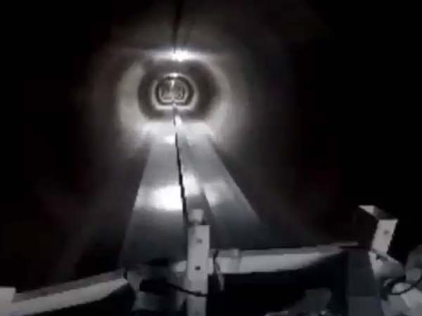 Tesla’s Elon Musk Unveils 200Km/h Electric Sled In A Video Tesla’s Elon Musk Unveils 200Km/h Electric Sled In A Video