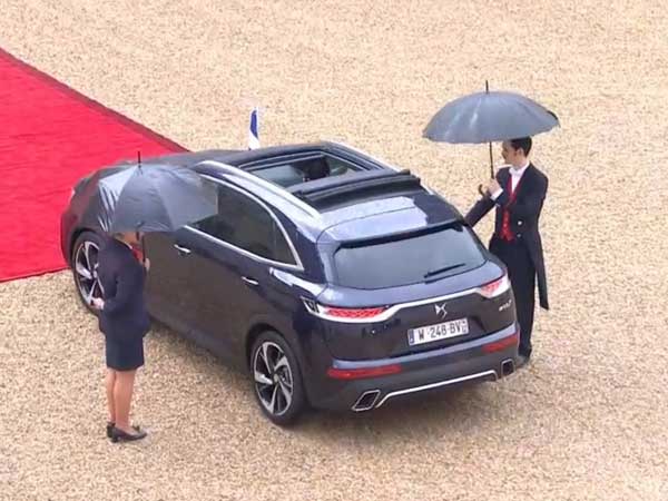 Citroen DS 7 Crossback Debuts On Road With New France President
