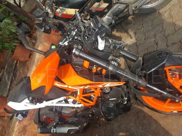 KTM 390 Duke Crashes Off Bridge In Pune; Rider Killed 