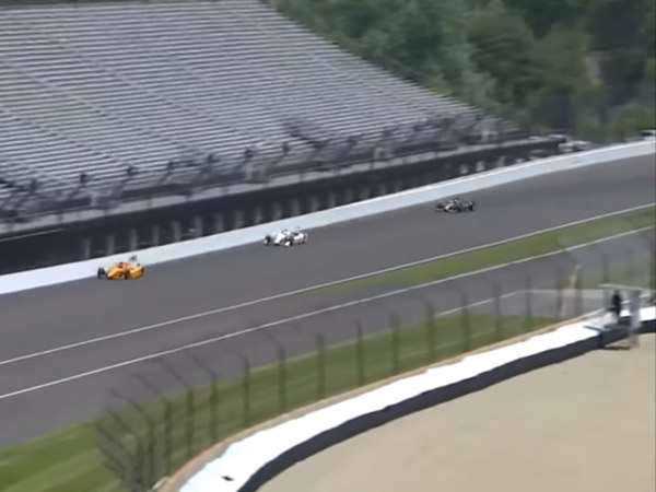 Watch Alonso Perform A Double Overtake At Indy 500 Practice