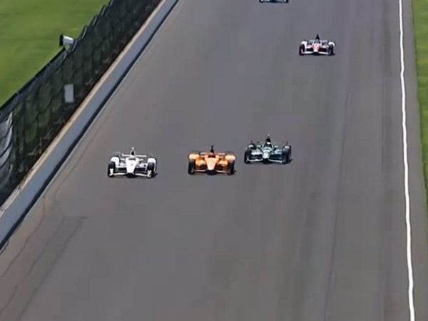 Watch Alonso Perform A Double Overtake At Indy 500 Practice