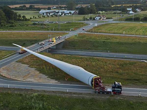 Giant Wind Turbine Blade Cuts Through A Truck; Shuts Down The Road