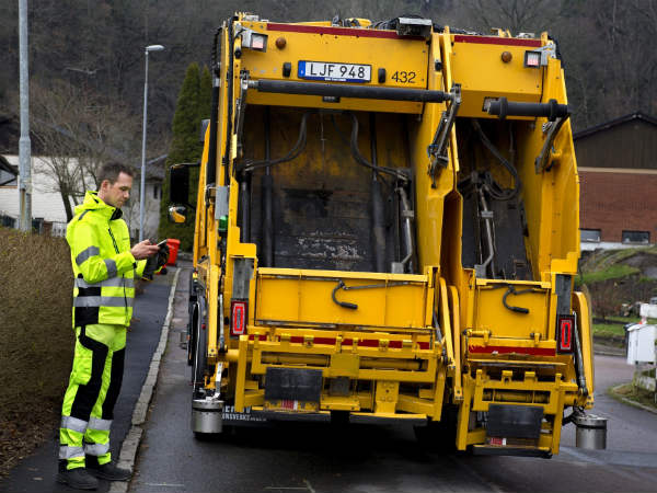 Volvo Starts Testing Its Autonomous Garbage Truck