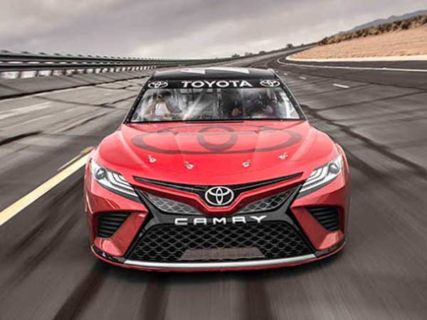 2018 Toyota Camry Revealed — Gets Two New Variants