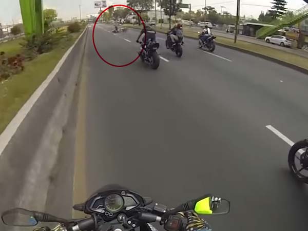 Watch A Bajaj Pulsar Riding Free Without Its Rider
