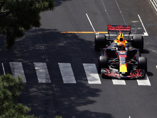 Red Bull Formula One Team Adds T-Wing To 2017 Car