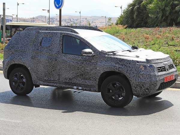  Next-Generation Renault Duster Spied Testing