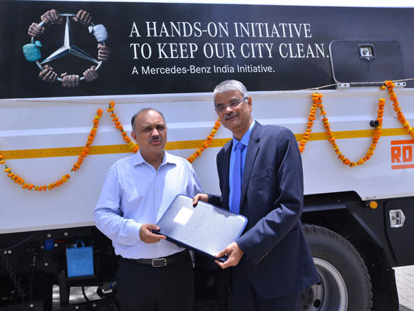 Mercedes-Benz Donates Cleaning Truck To Delhi Municipal Council