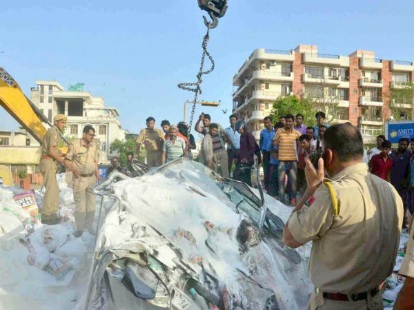  Maruti Swift Crushed In A Freak Accident