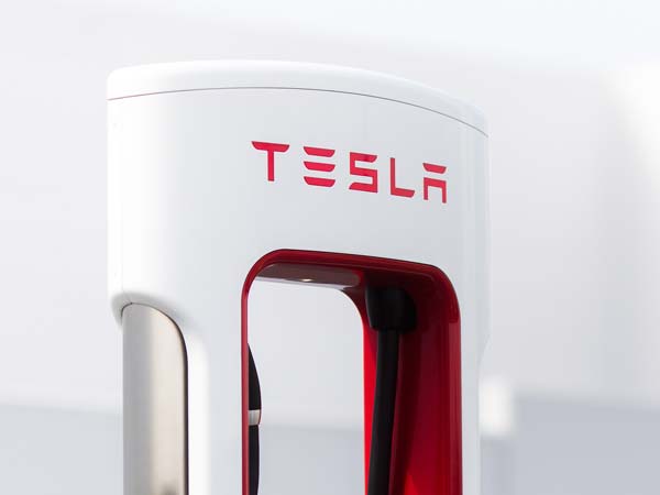 Tesla To Take Superchargers Off Electricity Grid; To Use Solar And Battery