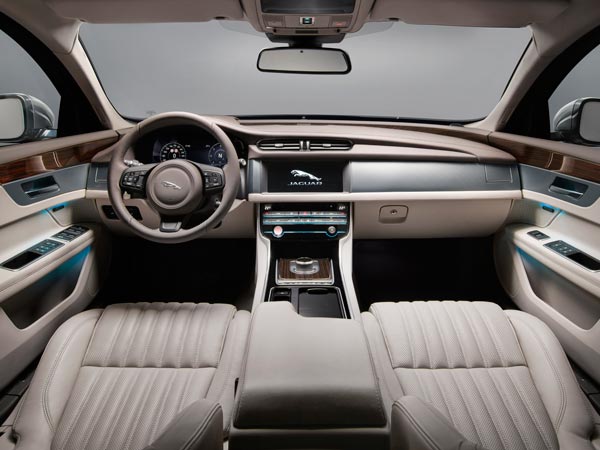 2017 Jaguar XF Sportbrake Revealed