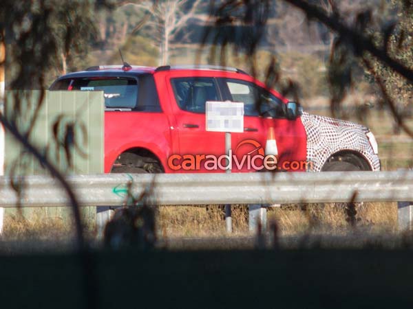 ford endeavour facelift spotted testing