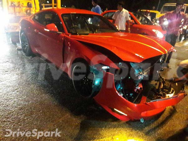 Ford Mustang GT Crashes In Bangalore Ford Mustang GT Crashes In Bangalore