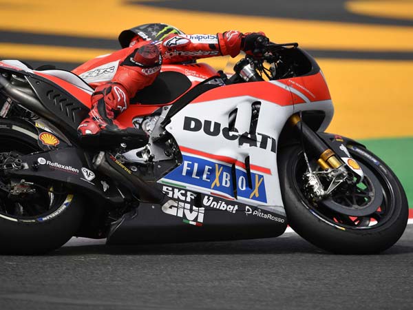 MotoGP: Ducati's Carbon Fibre Ohlins Fork Tubes