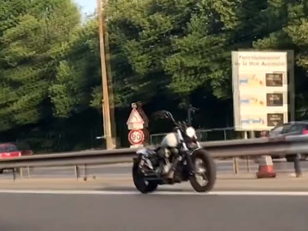 Riderless ‘Ghost’ Motorcycle On A Paris Highway Video