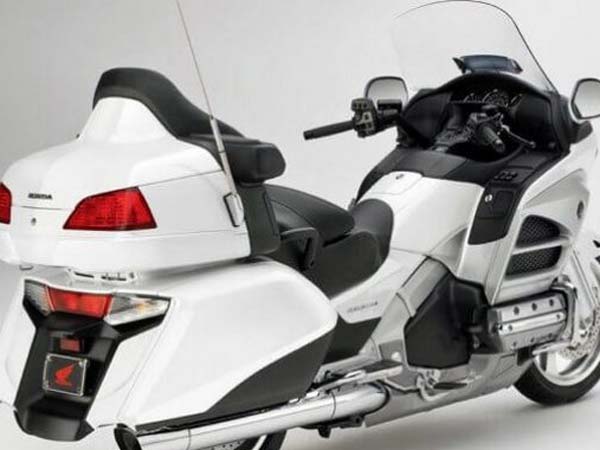 Exclusive: Launch Dates Of 2018 Honda CBR 1000RR Fireblade and Honda Goldwing Revealed | Specifications and Details