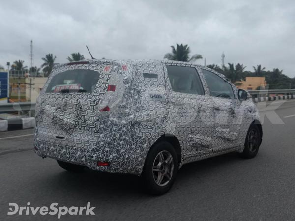 Mahindra’s Upcoming U321 MPV Spotted Testing Again