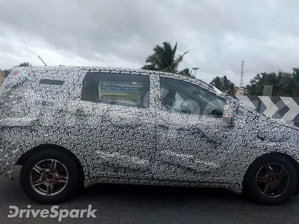 Mahindra’s Upcoming U321 MPV Spotted Testing Again