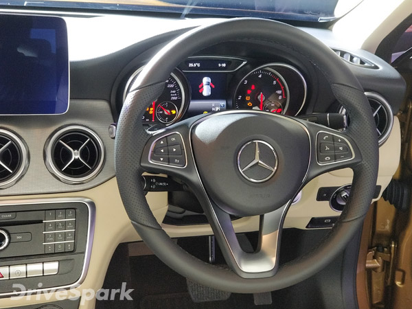 mercedes benz gla steering wheel